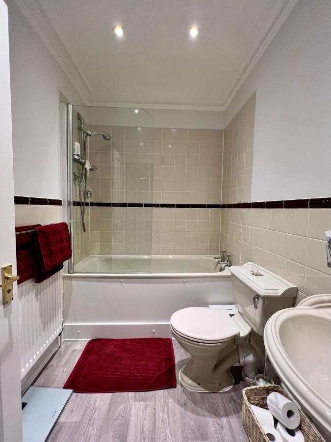Stylish One-bedroom With Private Patio In Zone 2 Appartement *