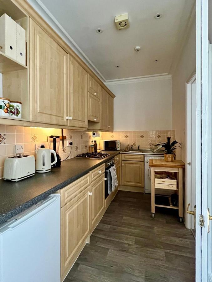 Stylish One-bedroom With Private Patio In Zone 2 Appartement *