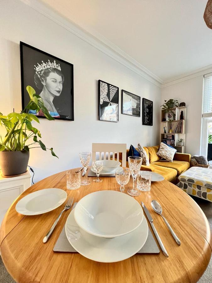 Appartement Stylish One-bedroom With Private Patio In Zone 2 Londres